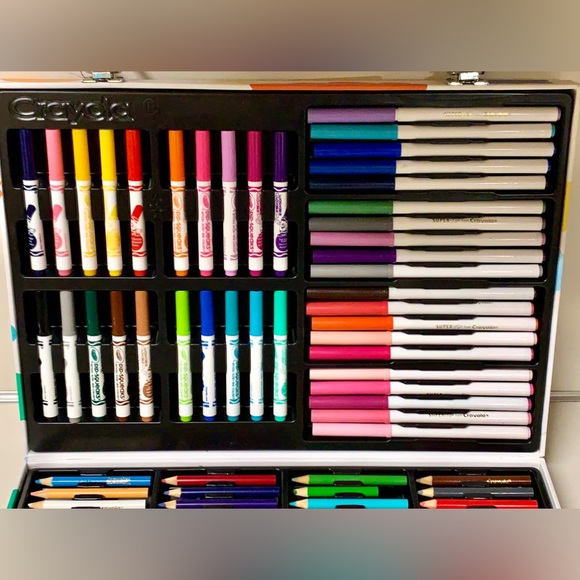 CRAYOLA 124 Piece Crayon Marker Colored Pencil Illustrated Kit Carrying Case Set - Picture 15 of 15